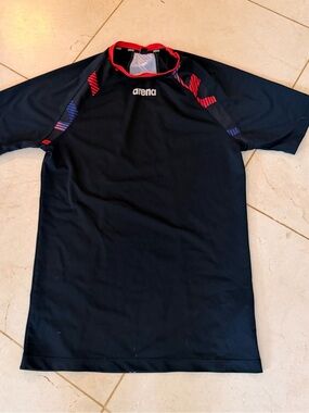 Arena Men’s Black Short-Sleeve Swim Rash Guard with Red & Purple Accents
